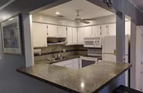 Cypress Lake House | Cozy 2-bedroom Condo in beautiful Fort Myers with Pool and Tiki Hut