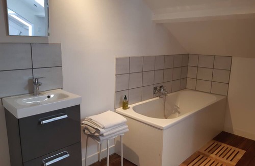 Angouleme Apartment | Appartement Lumineux Dans Quartier Calme et Commerçant à 10mn du Centre Ville
