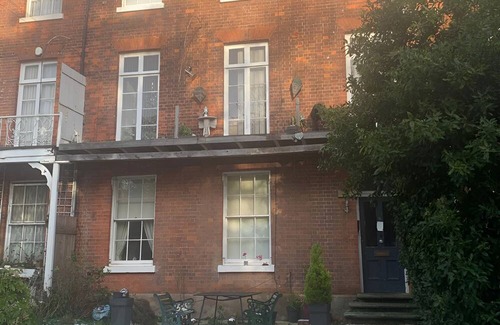 Grimsby Apartment | 2-bedroom apartment in Grimsby with WiFi