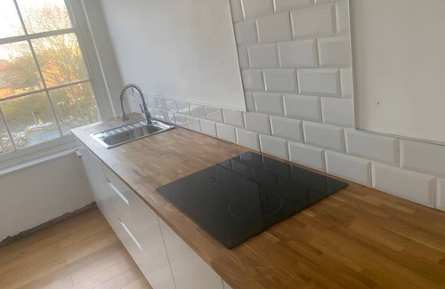 Grimsby Apartment | 2-bedroom apartment in Grimsby with WiFi