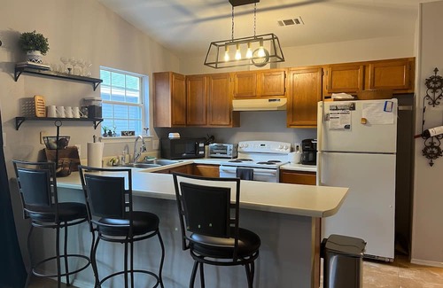 Northeast Pensacola House | Artsy 2bdr/2bath house close to I10. Pet friendly with fenced yard!