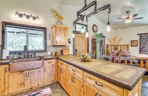 Yosemite Lakes Apartment | ‘Yosemite Rustic Getaway’ ~ 32 Mi to Nat’l Park!