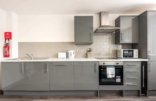 Yeadon Apartment | Modern & Bright 2 Bedroom Apartment in Yeadon