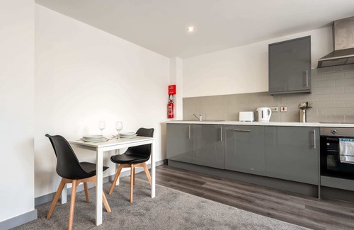 Yeadon Apartment | Modern & Bright 2 Bedroom Apartment in Yeadon