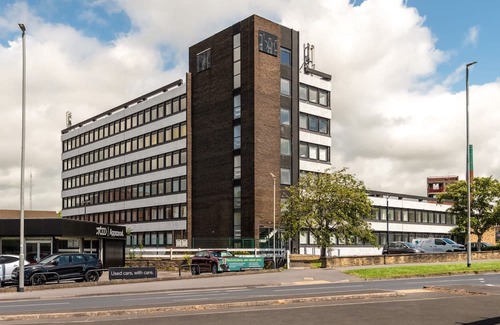 Yeadon Apartment | Modern & Bright 2 Bedroom Apartment in Yeadon