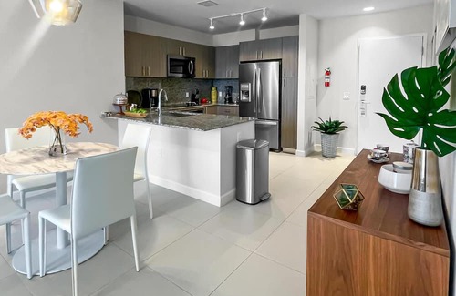 Doral Condo | Modern Comfort: Doral 2BR Haven