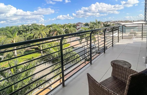 Doral Condo | Modern 3BR Gem: Prime Doral Location