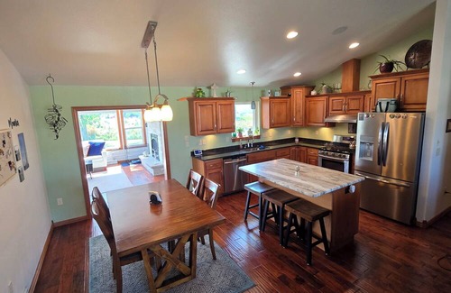De Pere House | Spacious 4-bedroom home with fitness room & WiFi, within 20 minutes of Lambeau!