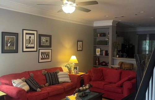 Athens House | Charming 2-bedroom townhome with WiFi, AC in lovely Athens!