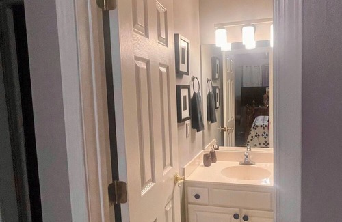 Athens House | Charming 2-bedroom townhome with WiFi, AC in lovely Athens!
