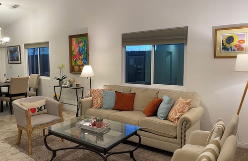 Bakersfield House | Beautiful and fun art house. Near lake and walking park.