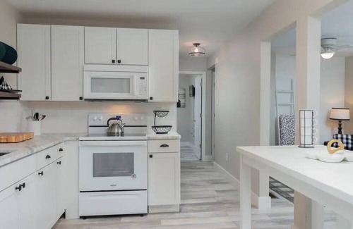 Fellowship Cottage | Dog friendly & cozy cottage with fire pit
