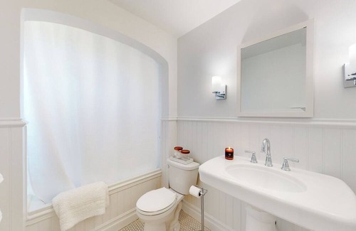 Los Angeles County Condo | 1 Bedroom Carbon Beach Condo near Nobu & the pier