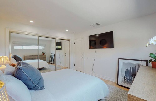 Los Angeles County Condo | 1 Bedroom Carbon Beach Condo near Nobu & the pier