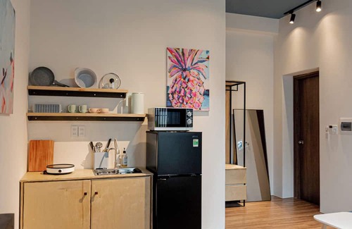 Phu Nhuan Apartment | Tranquil "Amable Home" 7 minutes to Airport & Center / Free Laundry, Fast Wifi