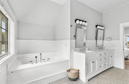 Wainscott House | South of the Highway Wainscott - Modern FarmHouse...Walk to the Beach