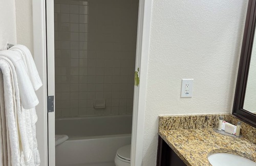 Northeast Virginia Beach Resort | Va Beach, Beach Quarters, Labor Day Week