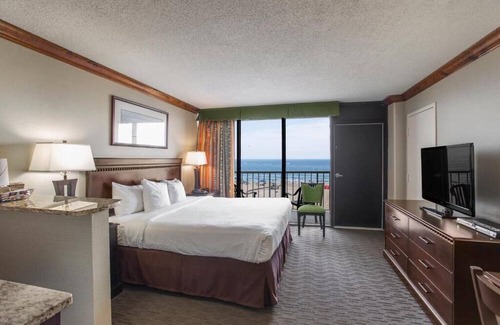 Northeast Virginia Beach Resort | Va Beach, Beach Quarters, Labor Day Week