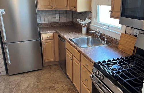 Lyndhurst Apartment | Stylish & Comfortable Apartment for Groups Near NYC