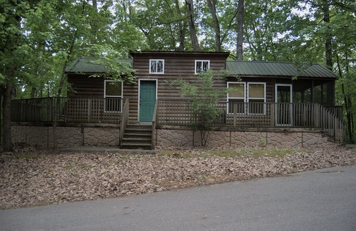 Albany Cabin | Cozy 1 Bedroom Cabin located near Lake Cumberland.