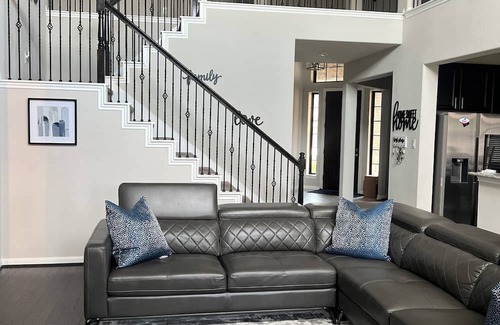 Manvel House | 4 Bedroom 2 Story in Del Bello Lakesn20 Minute Drive to Houston Medical Center