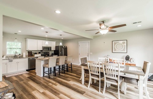 Hendersonville Other | Charming ranch style farmhouse, close to Nashville