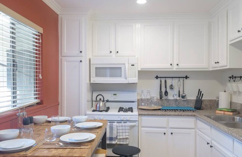 Valley Village Apartment | Clean and Airy Apartment in Valley Village