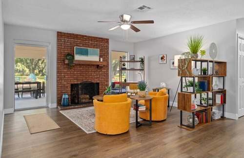 Crystal River House | Family Fun- Game room, Hot Tub on 1acre- with Room to Park RV or Boat-5G Wifi