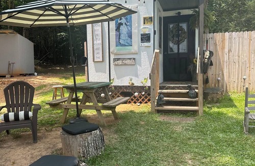 Travelers Rest Apartment | Tiny slice of of heaven tiny retreat This rustic charm is located on a farm.