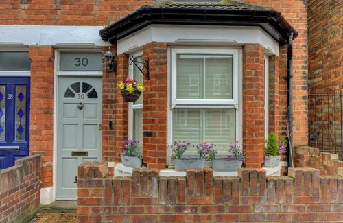 Bedford Apartment | Elegant 2-Bed house with WiFi in Central Bedford