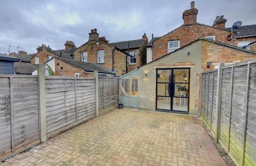 Bedford Apartment | Elegant 2-Bed house with WiFi in Central Bedford