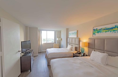 East Fort Lauderdale Apartment | Condohotel overlooking intracoastal- with game room, jetskis-Beach 5 Minute walk