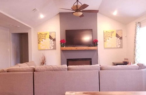 North Central Carrollton House | 4 Bedroom Home with easy access to Frisco and Dallas