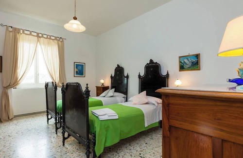 Ceraso Apartment | Flat In The Center Of Ceraso For Up To 8 People