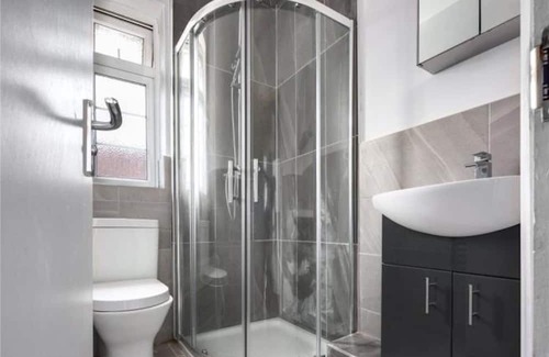 Tower Hamlets House | Limehouse Townhomes Modern 4-bedroom 3-bathroom Townhome with a Private Garden