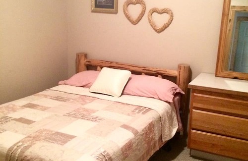 Kalispell Cottage | Welcome to Creston Country Cottage, your gateway to an enchanting retreat!