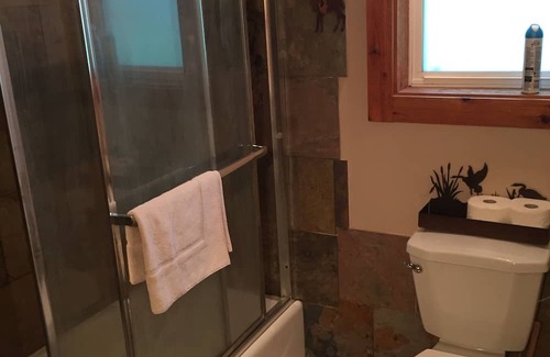 Kalispell Cottage | Welcome to Creston Country Cottage, your gateway to an enchanting retreat!