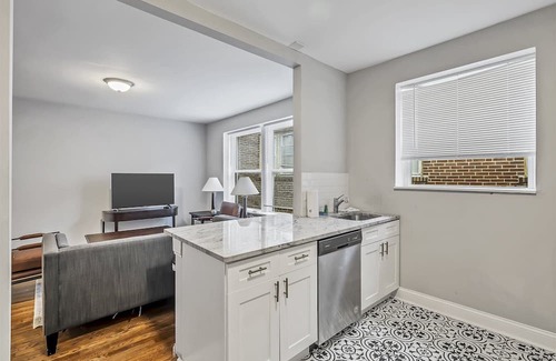 Tower Grove South House | Beautiful Tower Grove Unit, Recently Renovated 2N