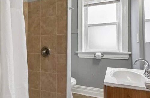 Shaw House | Historic, Second Floor Unit in Shaw Community STL 2W