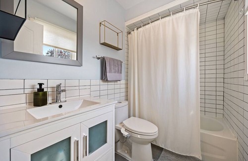 Mount Pleasant House | Spacious and Modern Home w/ BBQ near the Airport!