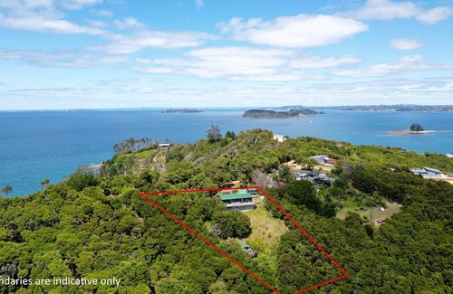 Kawau Island House | Sunny, comfortable island retreat with all the comforts of home