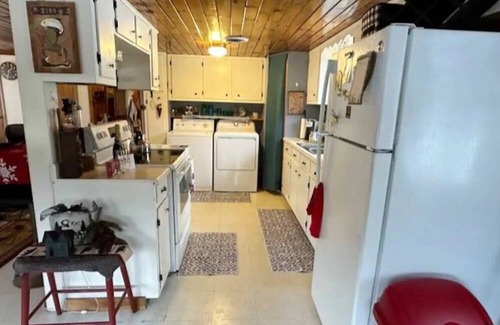 Belgrade Cottage | Welcome to Black Bear Cottage in desirable Pinkham's cove with water views!