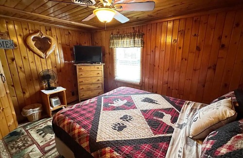 Belgrade Cottage | Welcome to Black Bear Cottage in desirable Pinkham's cove with water views!