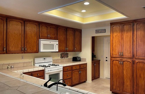 Silver Lakes Country Club House | Cozy & classic house with home office.