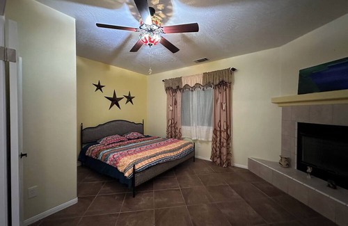 Silver Lakes Country Club House | Cozy & classic house with home office.