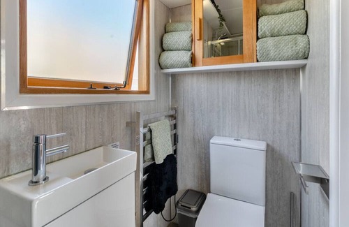 Stenalees House | New Dawn - One Bedroom House, Sleeps 2