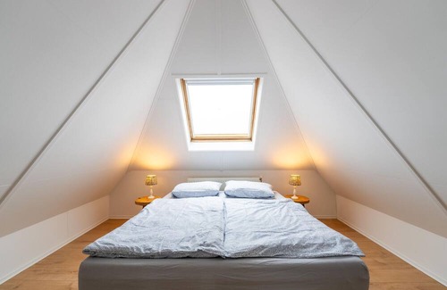 Municipality of Zwartewaterland House | Cozy Holiday Home in Hasselt Near By The Water