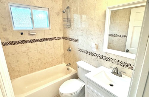 St. Elizabeth's Apartment | Sunny 1 Bedroom