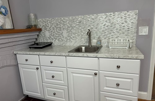 St. Elizabeth's Apartment | Sunny 1 Bedroom
