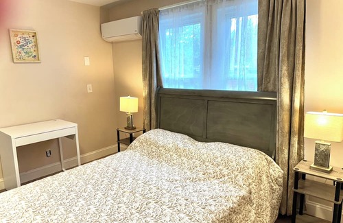 St. Elizabeth's Apartment | Sunny 1 Bedroom